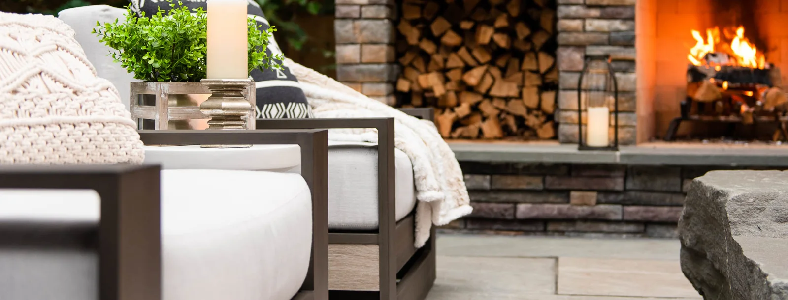 Pool with hot tub and bluestone patio