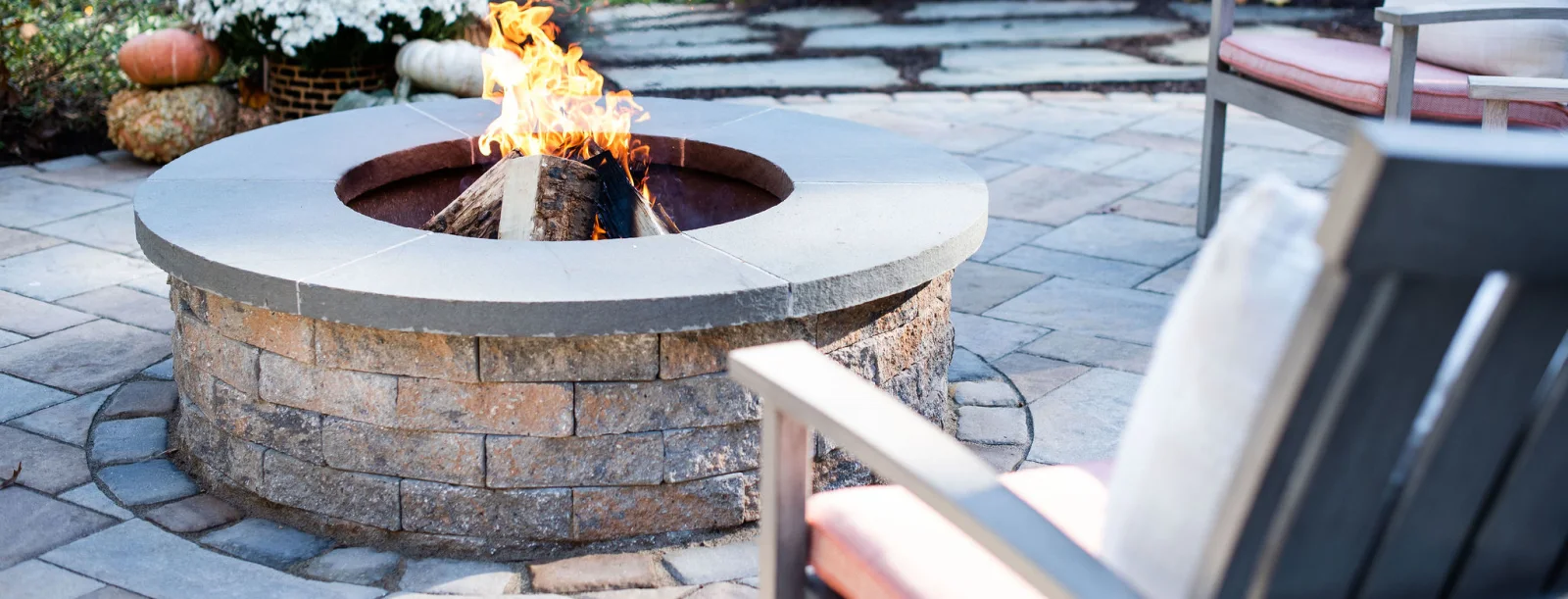 Pool with hot tub and bluestone patio