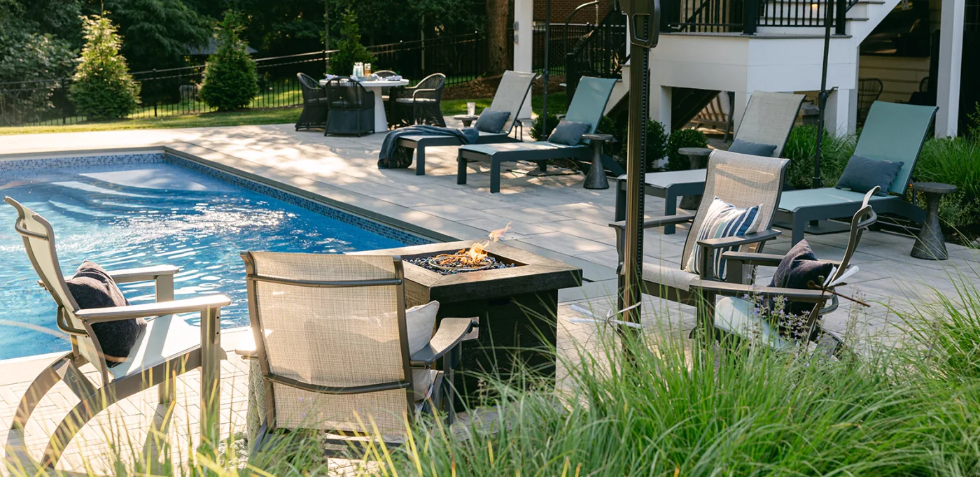 Choosing Between a Fiberglass and Gunite Swimming Pool